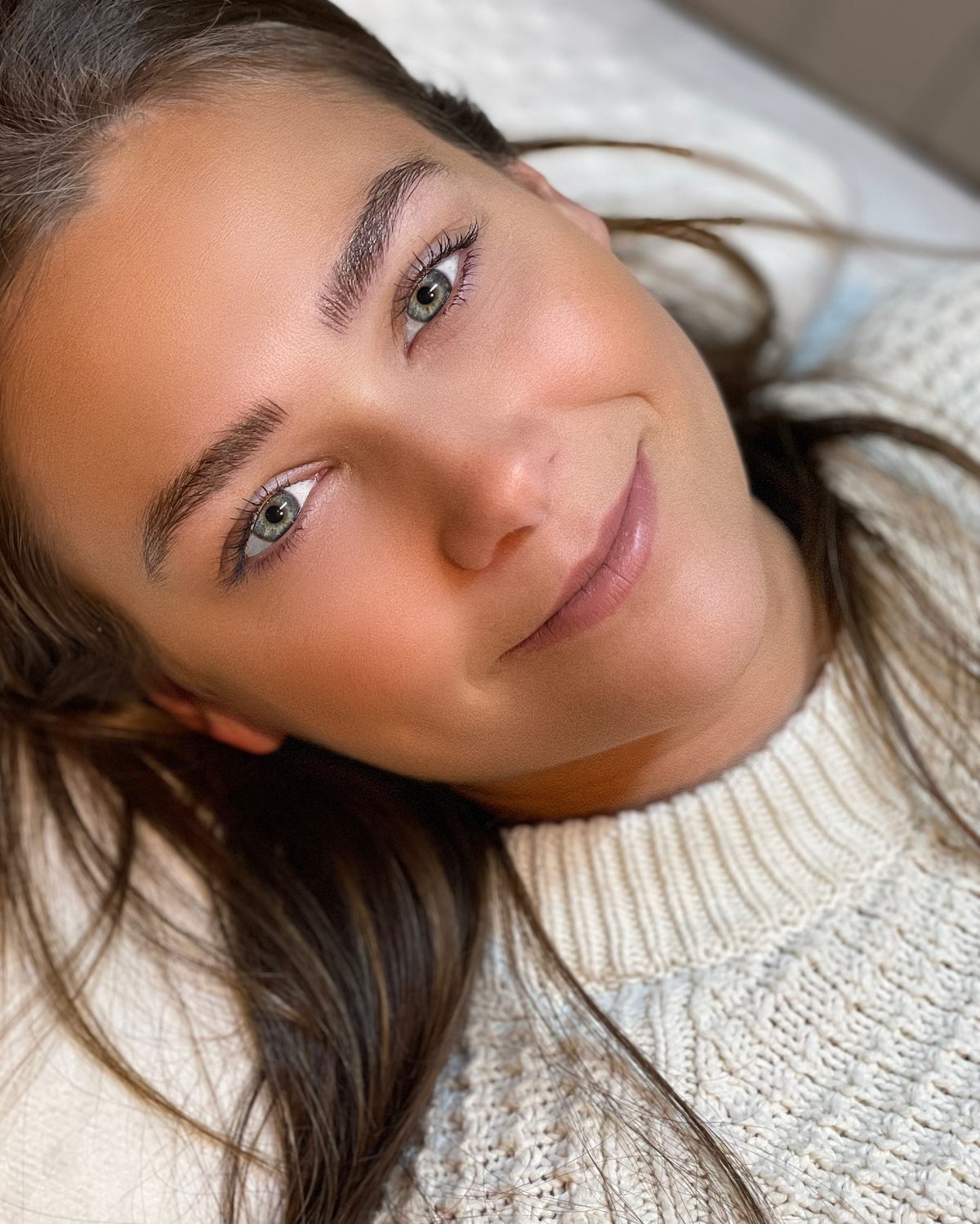 Microblading läkning och ögonbryn transformation på Bare Beauty Skellefteå salon — Efter
